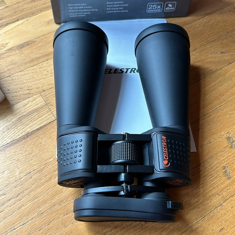 Celesteon Skymaster binoculars 25x70 with tripod
